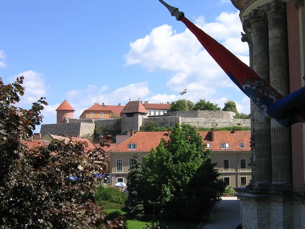 Lägenhet Relax Apartman Eger Ungern