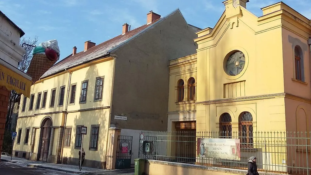 Lägenhet Relax Apartman Eger